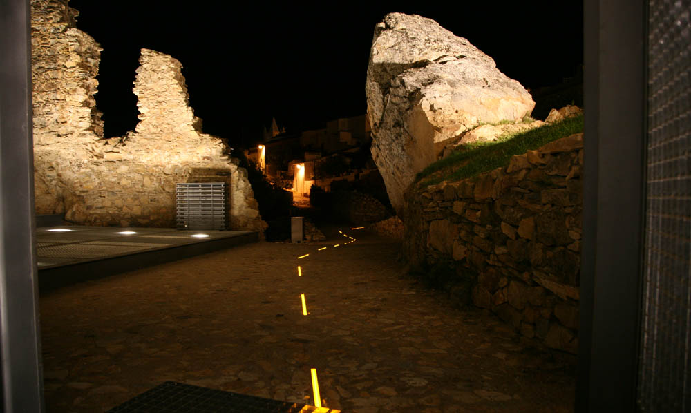 Reabilitação do Castelo e Castelejo de Alegrete - Iluminação (Projetores-Terra e Caminho de Leds)
